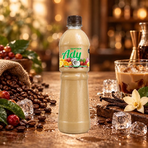 Agua Fresca Aguas Frescas ADY sabor Kahlúa con gotas de condensación e ingredientes frescos